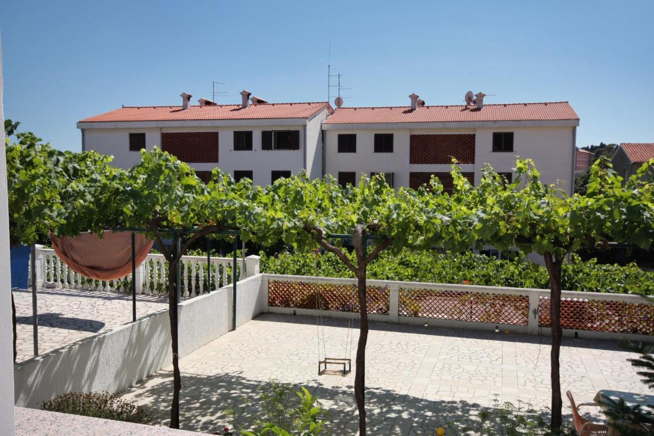 Apartments And Rooms With Parking Space Palit, Rab - 5061 Eksteriør billede
